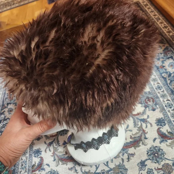 TUSCAN Lamb Brown Winter Hat - Picture 4 of 16